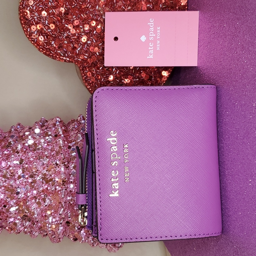 🎉HP🎉Kate Spade 💜NWT💜 Small L-Zip Bifold Wallet in Purple!💜💜💜